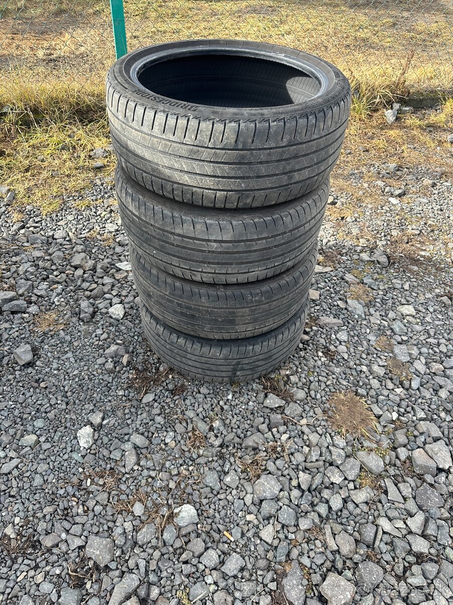 225/40 r19-letné pneu