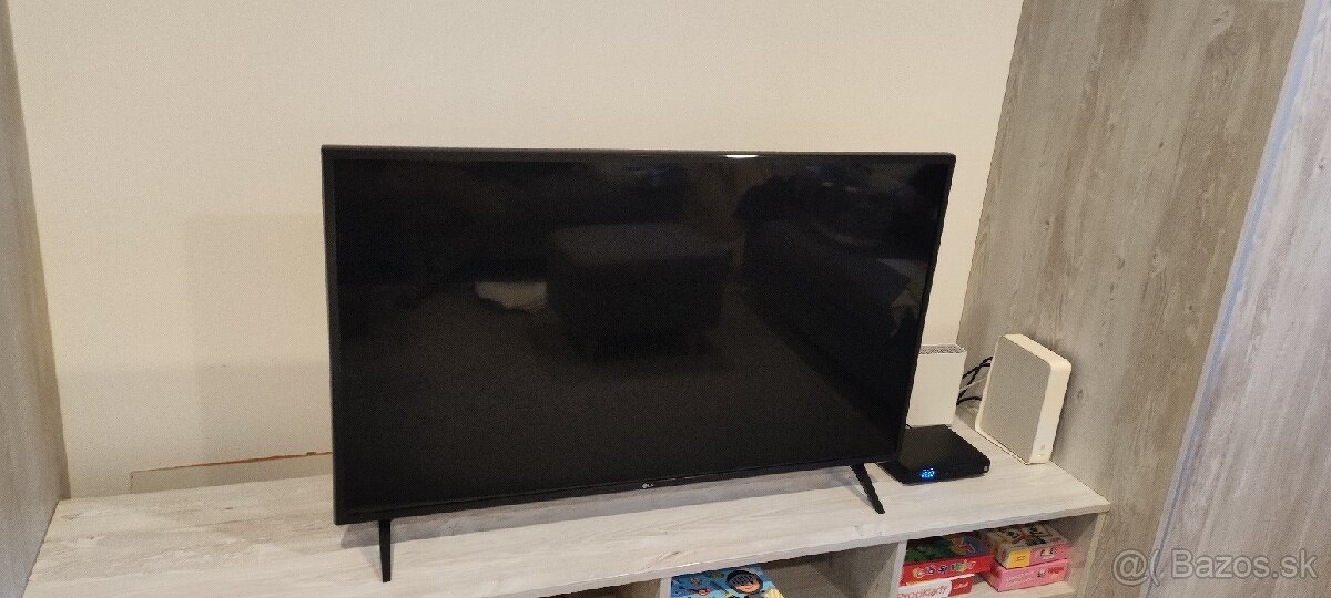 LG Real 4K UHD TV, 108cm