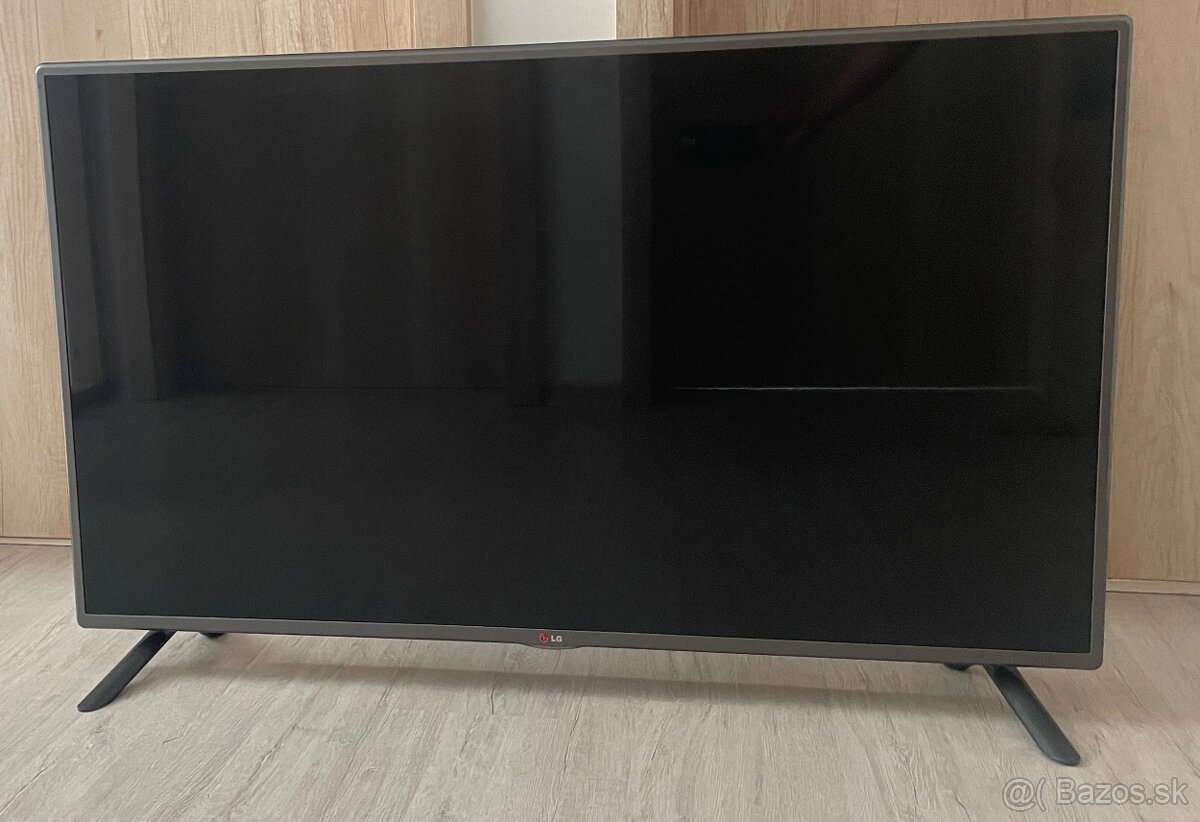 TV LG 47LB561V - pokazeny display