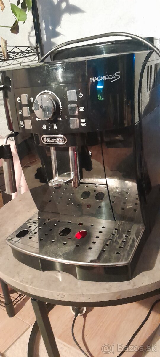 Kavovar delonghi