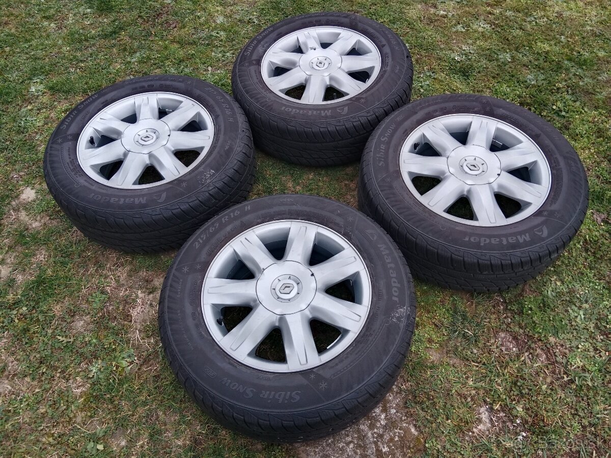 Predám Dohodou 215/65 R16 sadu kolies na Dacia Duster .