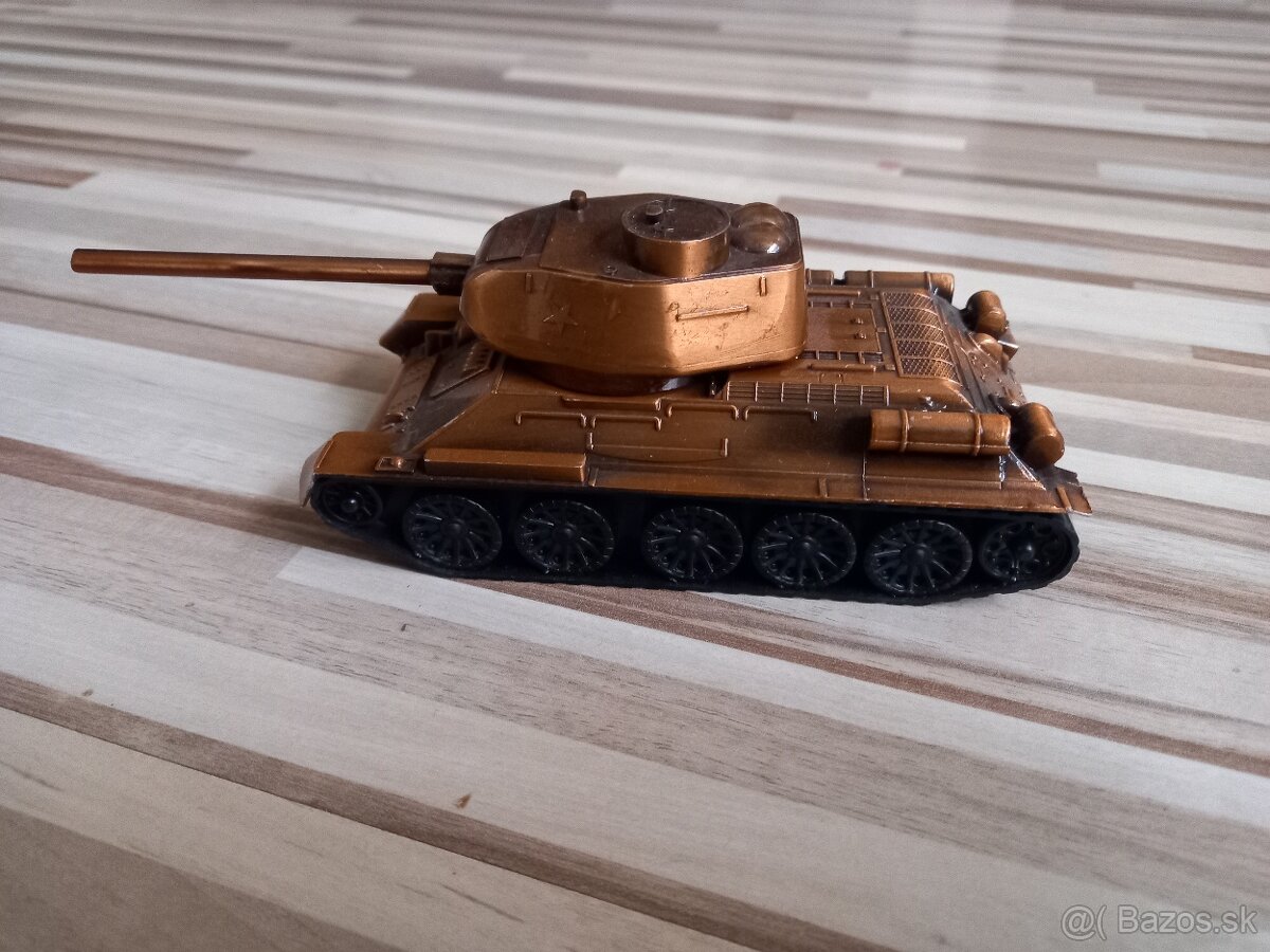 Kovový model sovietsky tank T-34