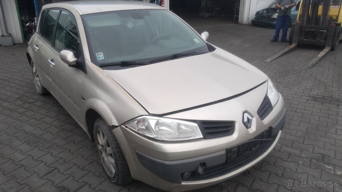 Lacno rozpredám na NÁHRADNÉ DIELY Renault Megane II