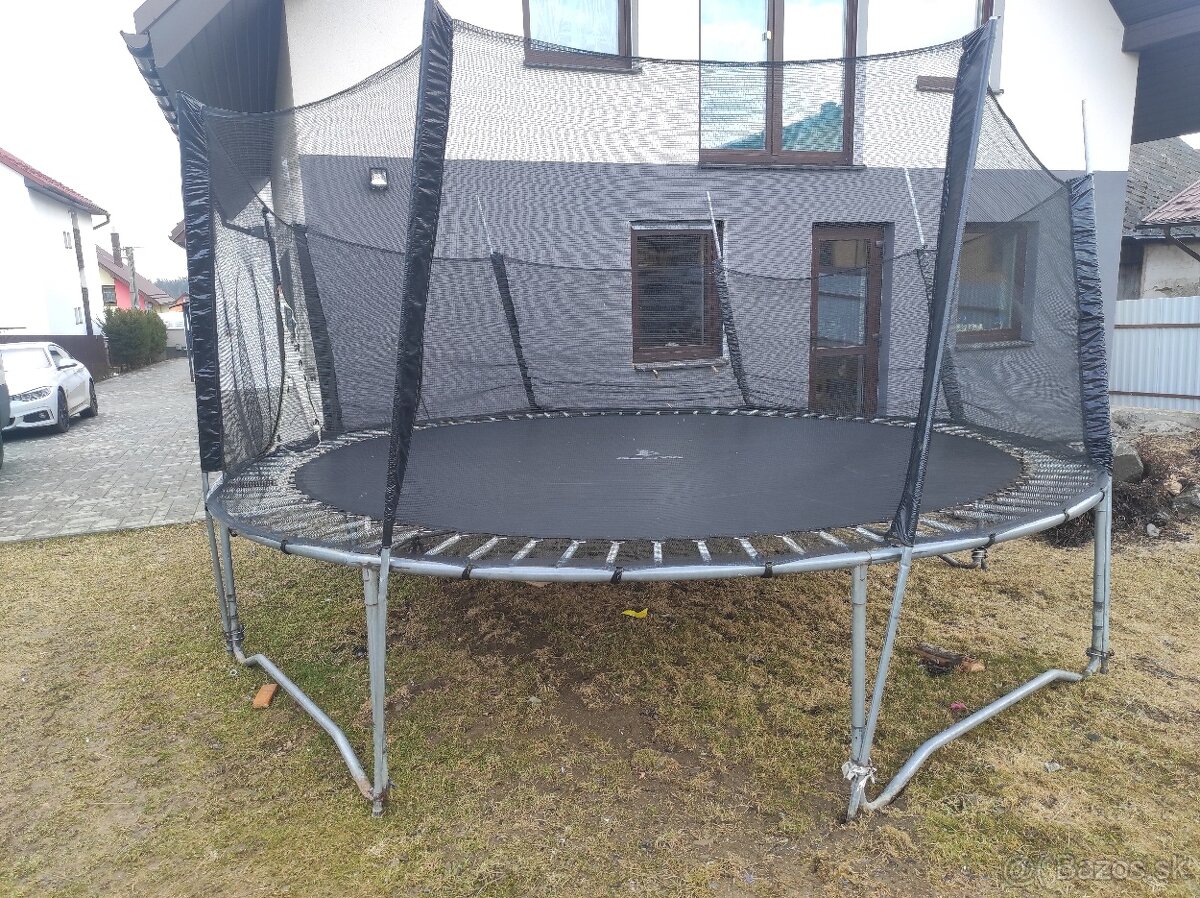 trampolina