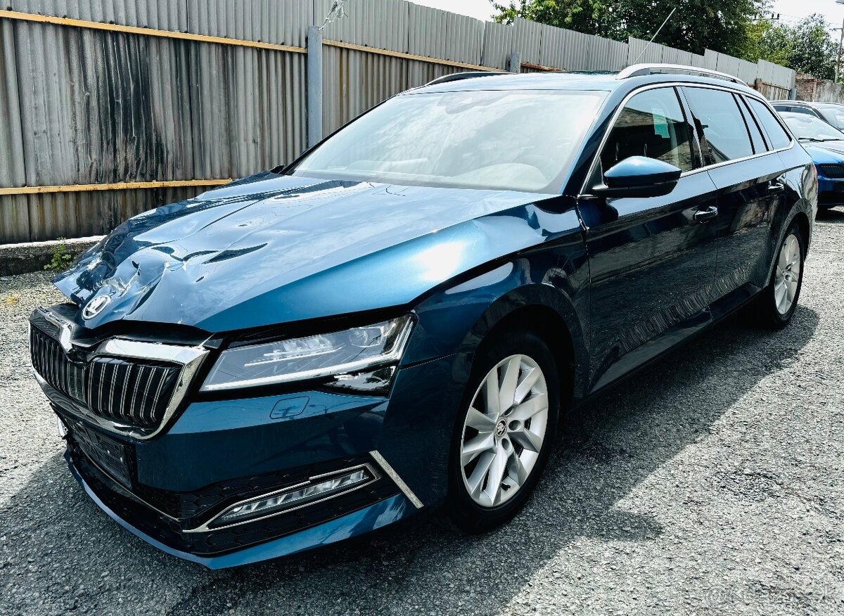 Škoda Superb 1,4TSI iV DSG KOMBI LED Matrix ,NAVI,AUTOKLIMA