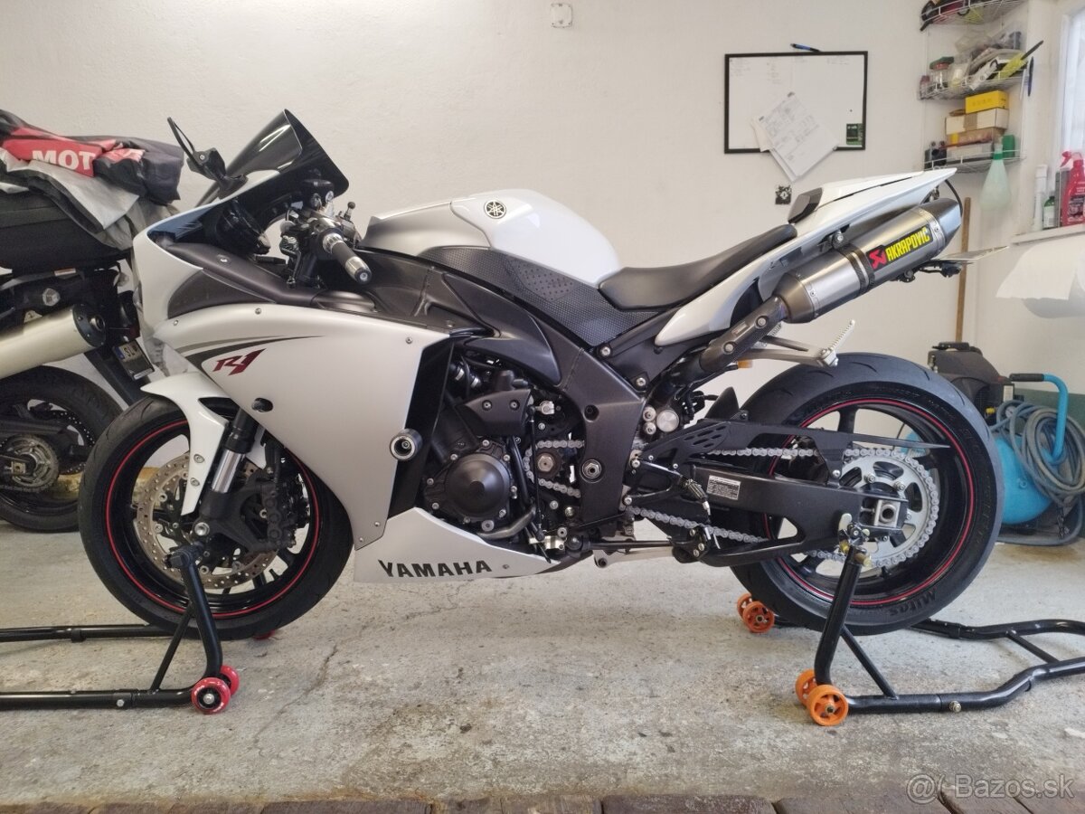 Yamaha R1 rn22