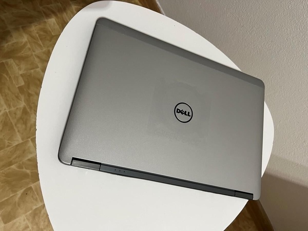 Predám notebook DELL E7240 na náhradné diely alebo na opravu