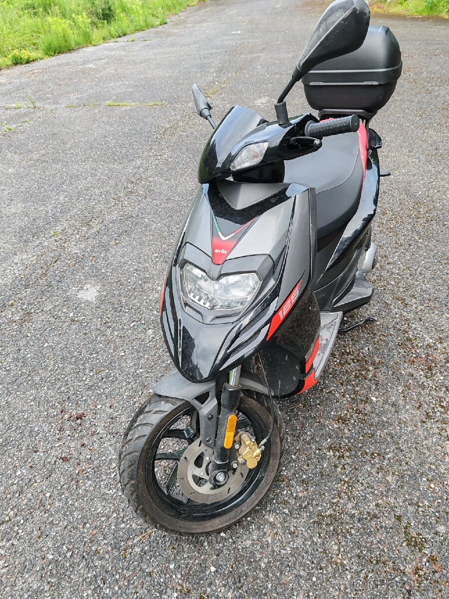 Aprilia sr 125 motard