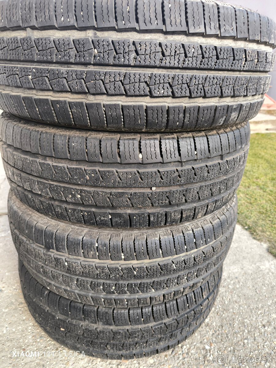 pneu NEXEN 215/70/r15c --- dot/22