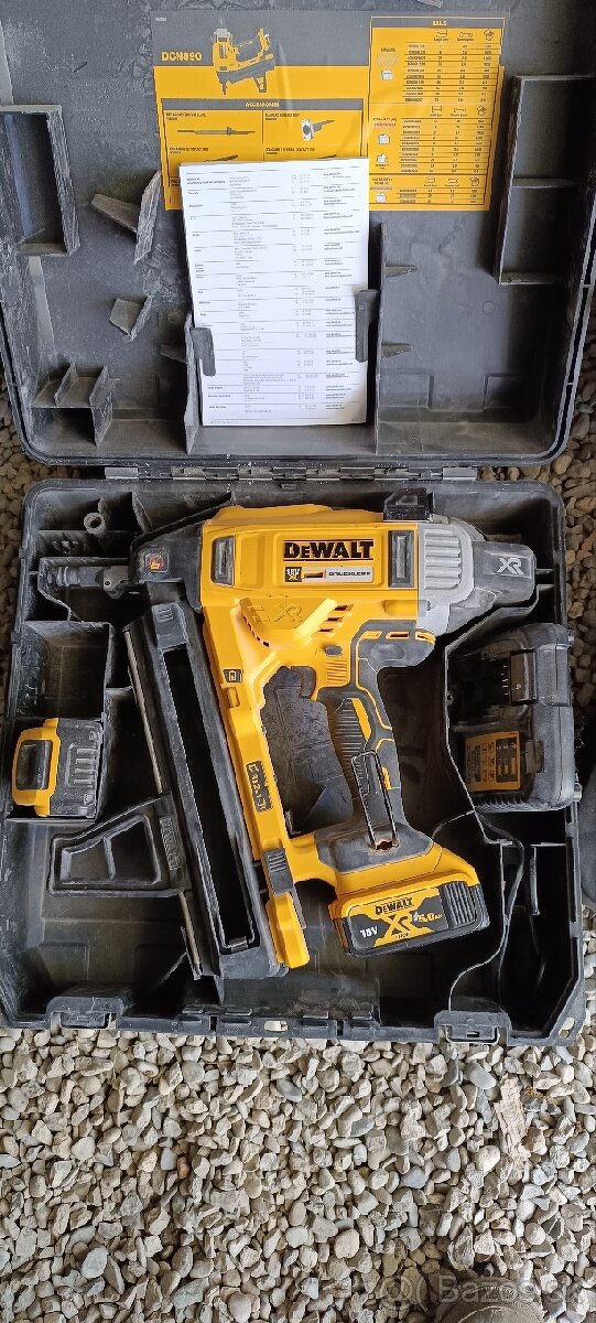 Dewalt, DCN890P2, klincovacka, betón, železo