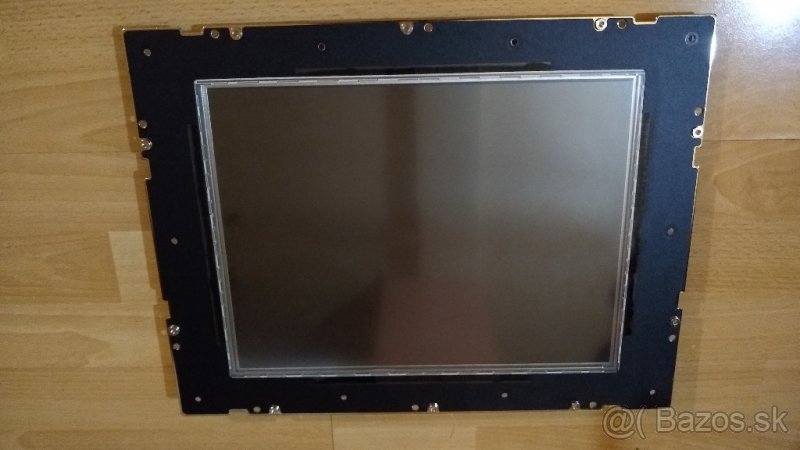 15" dotykový display