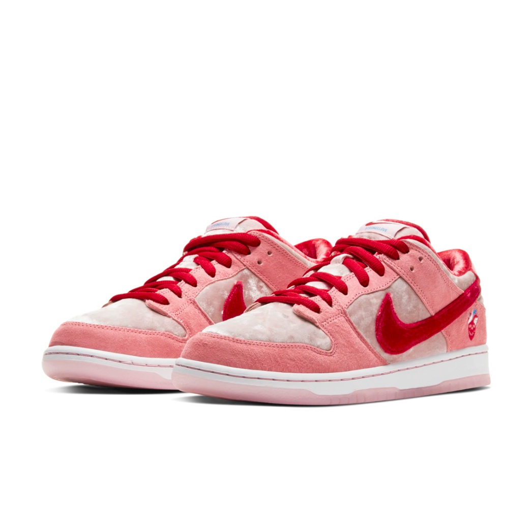 Nike SB Dunk Low Strange Love