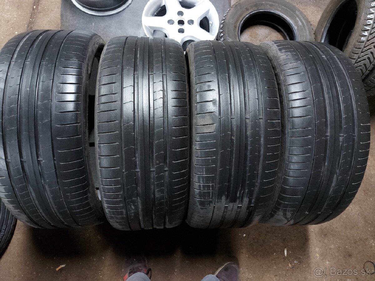 275/35R22 Pirelli P Zero