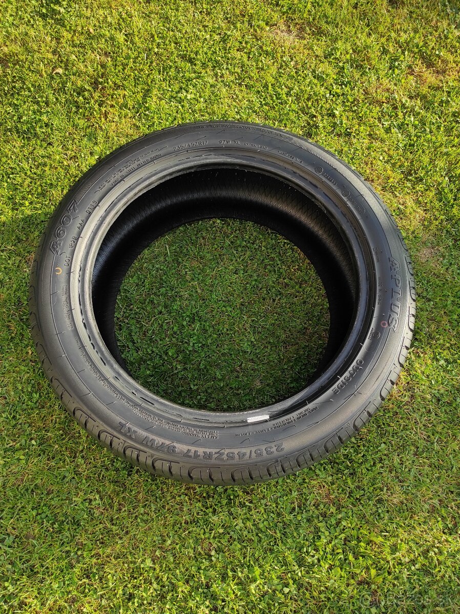 Aplus A607, 235/45 R17, 7mm, rok 2019