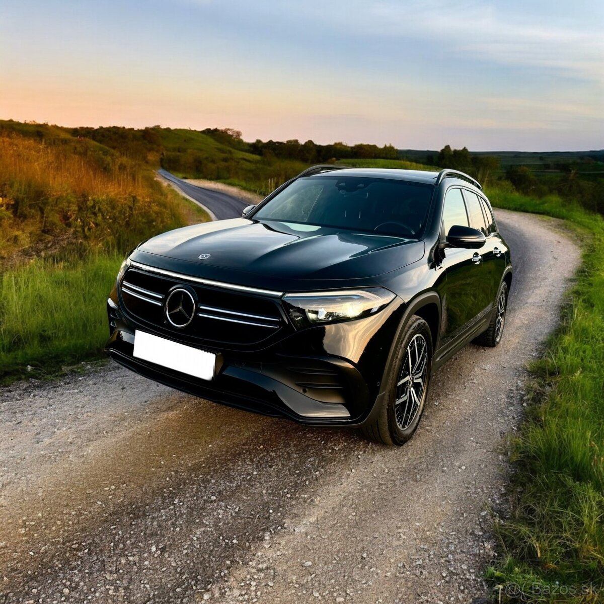 Mercedes-Benz EQB 300, AMG line, r. 2022, ZÁRUKA,PLNÁ VÝBAVA