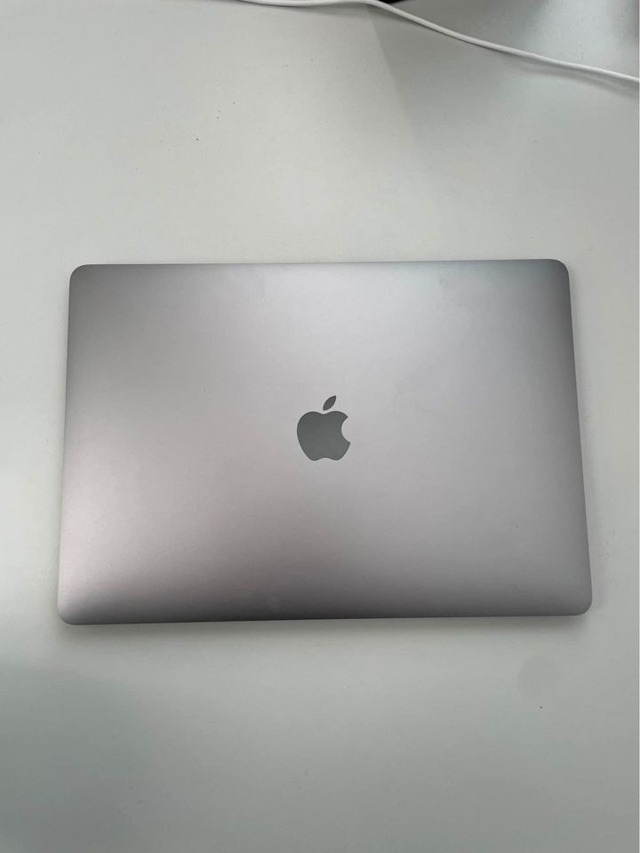 Macbook Pro 13,2020,16GB ram, 256GB HDD, SPace Grey,TouchBar