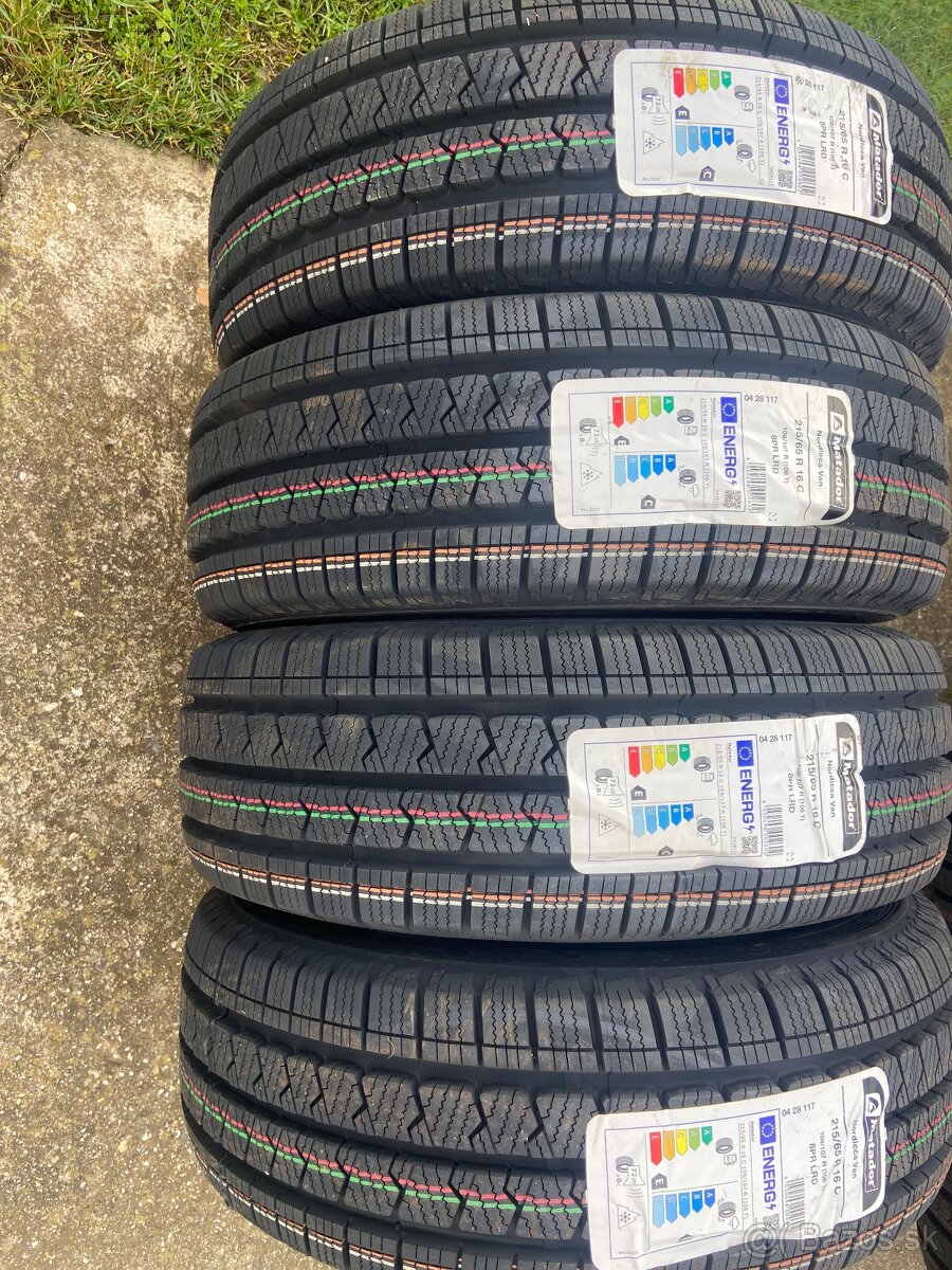 Zimné pneumatiky 215/65 R16C.