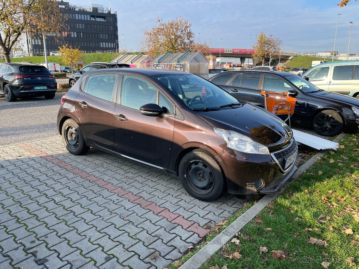 Peugeot 208 1.2 benzin 114000km