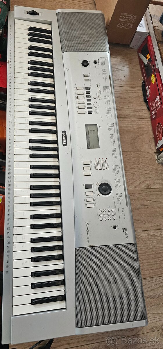 yamaha  dgx 220