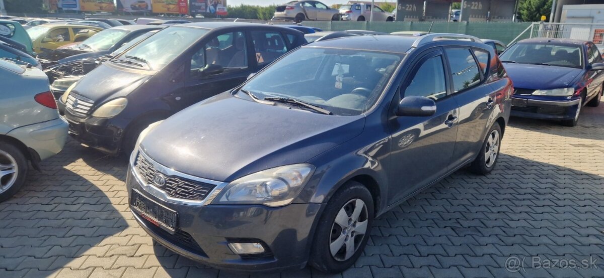 Lacno rozpredám Kia Ceed SW 2006-2012 na náhradné diely