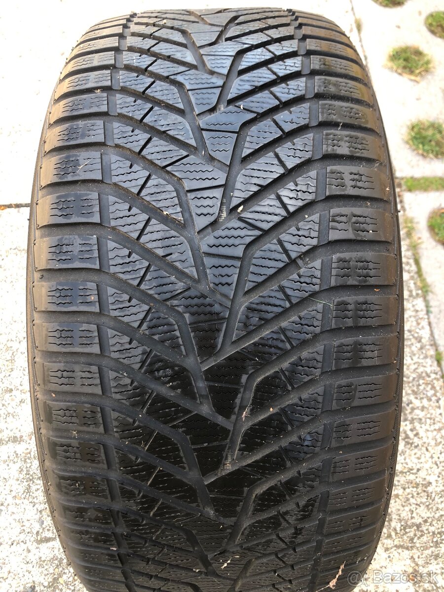 285/45R19 111V