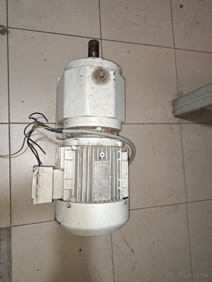 Elektromotor s prevodovkou SEW 1,5kw 60ot/min