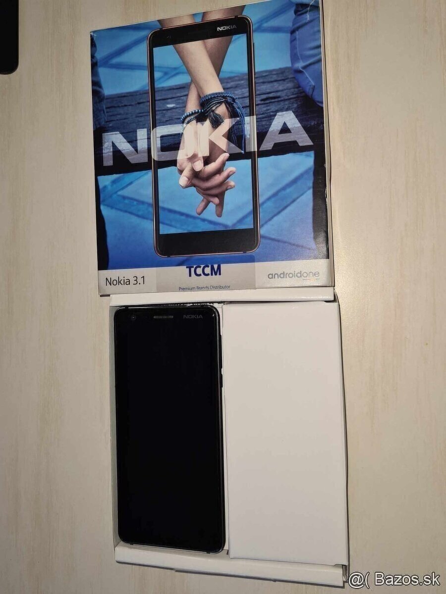 mobil nokia  krabicou a nabijackou