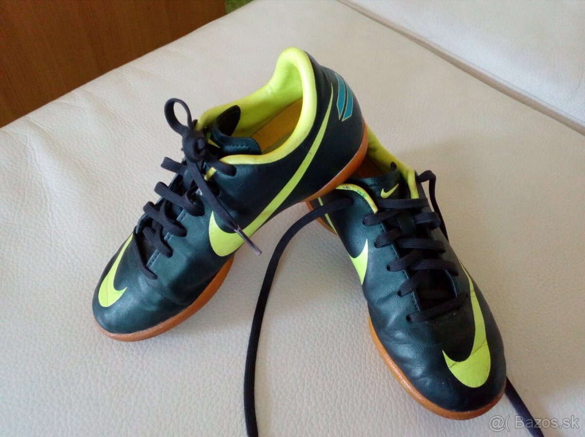 Kopacky Nike 30