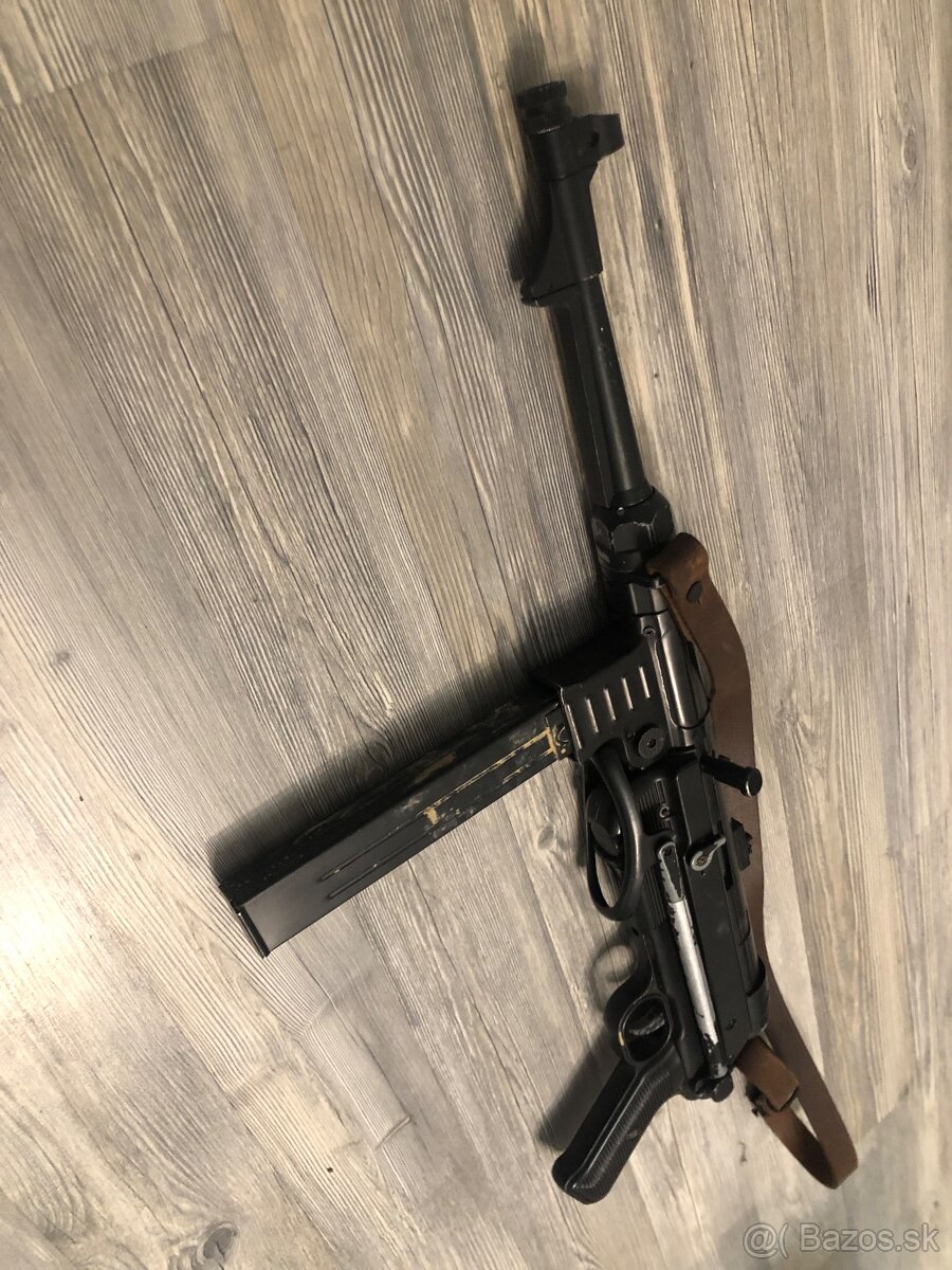 AGM MP40