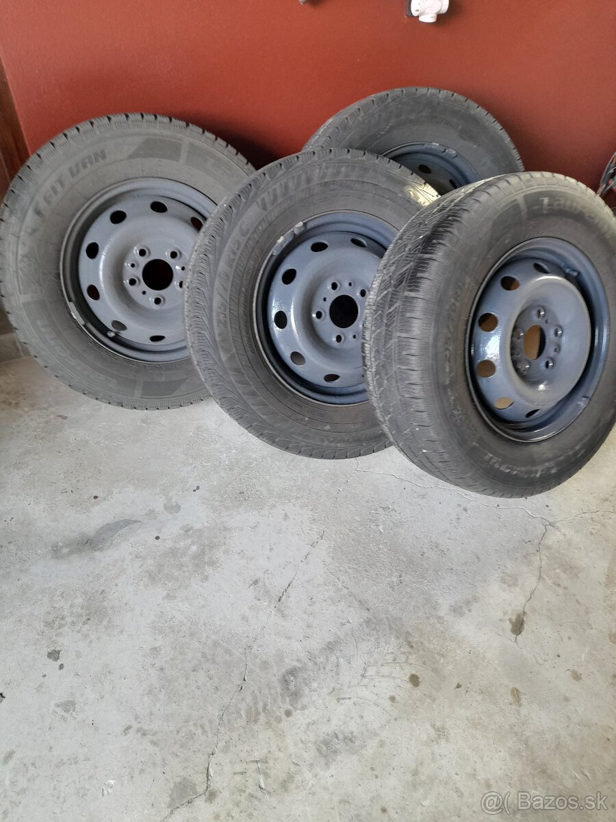 215/70r15