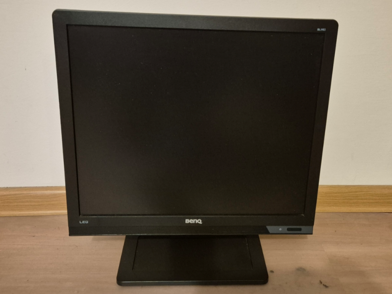 19" LED Benq BL902-T, repro, nastav. výška, format 4:3