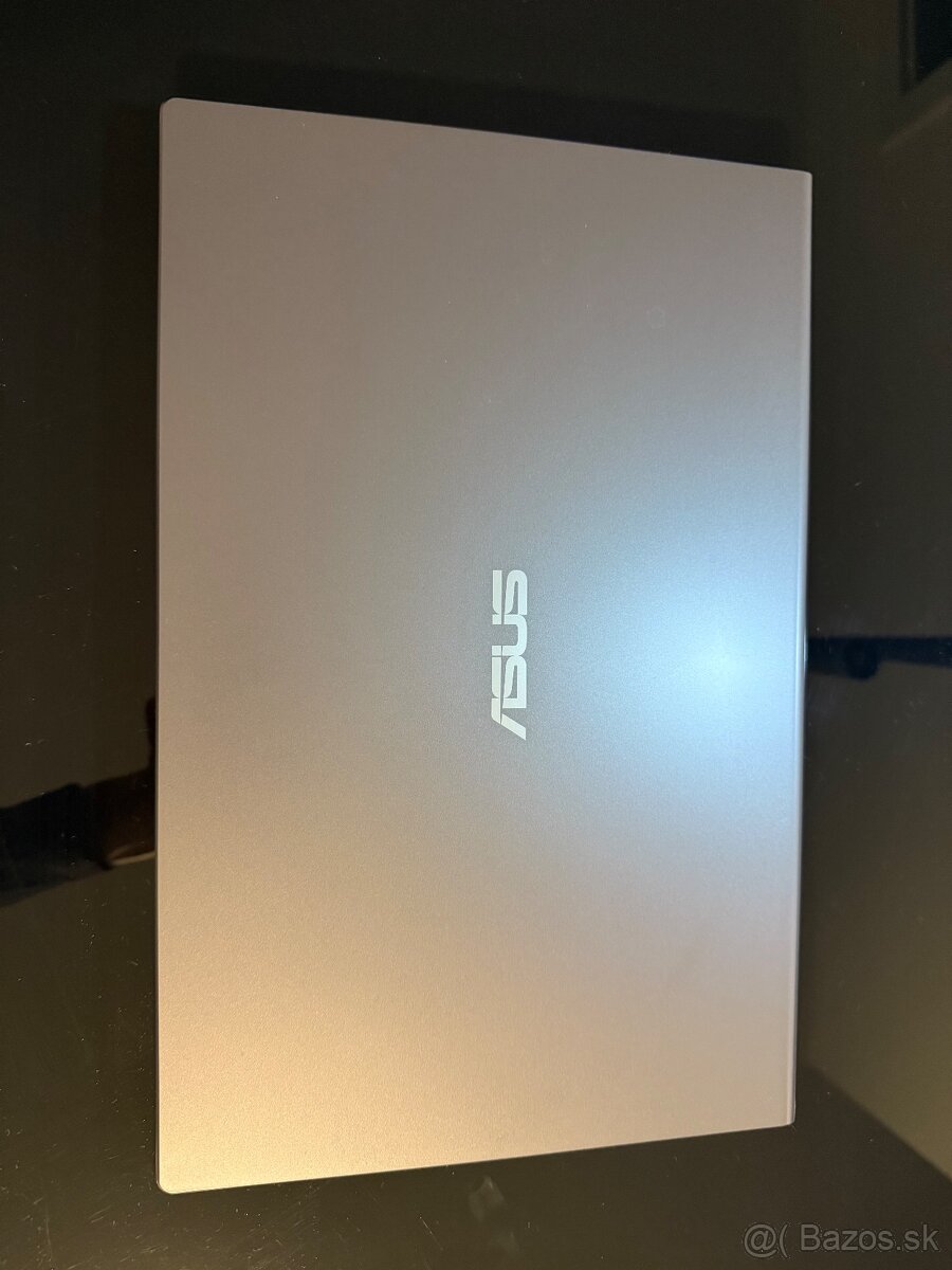 Asus X515EA Stav noveho, ani jeden škrabanec, +taška