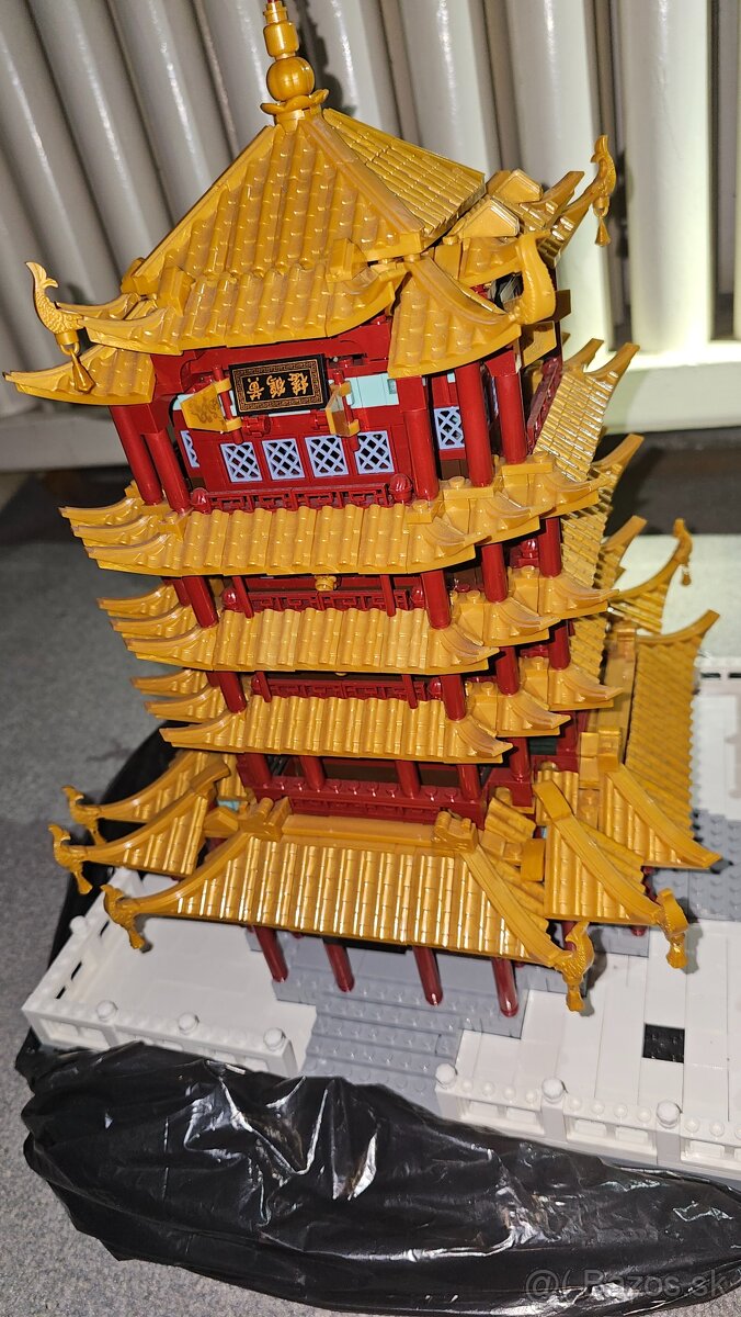 Wange Architect veža žltého žeriava Wuhan China ako lego