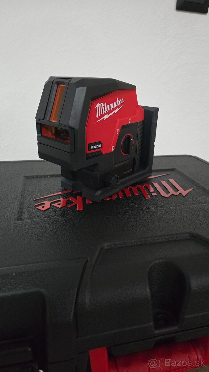 MILWAUKEE M12™ Kombinovaný krížový líniový-bodový laser - ze