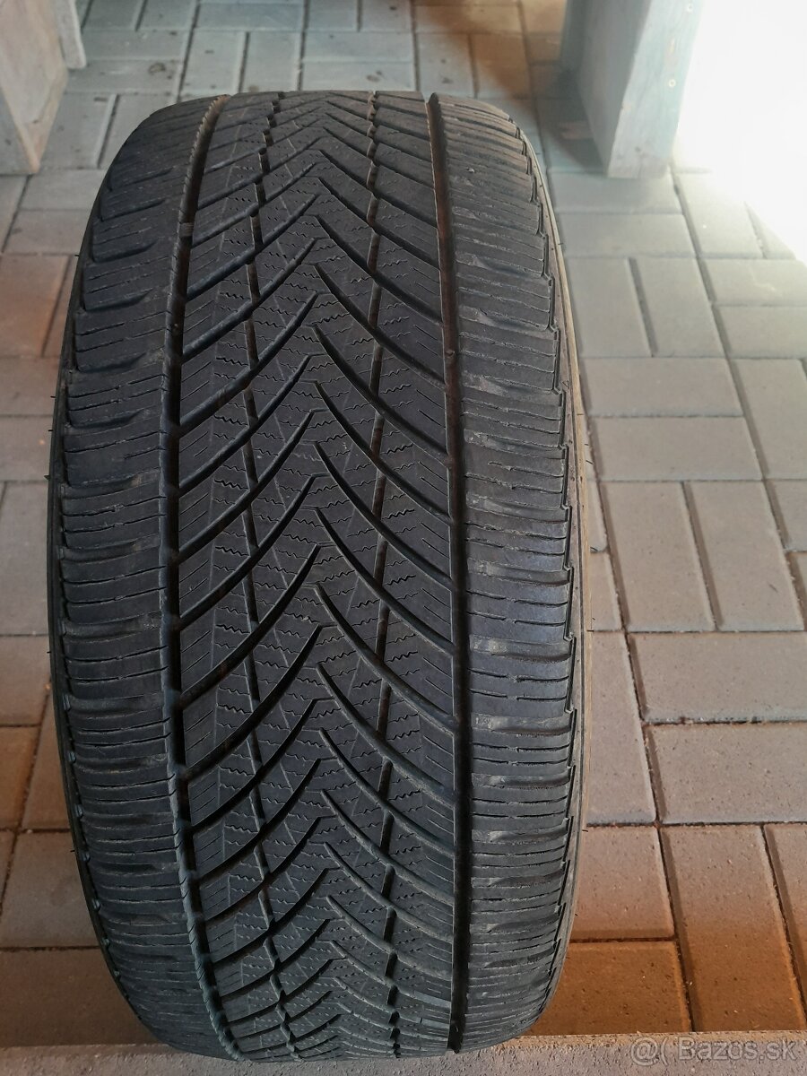 Celoročné/zimné pneu 215/40 r17