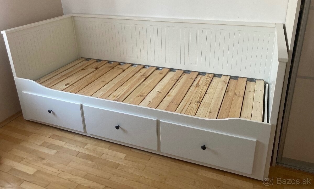 Hemnes postel s matracmi