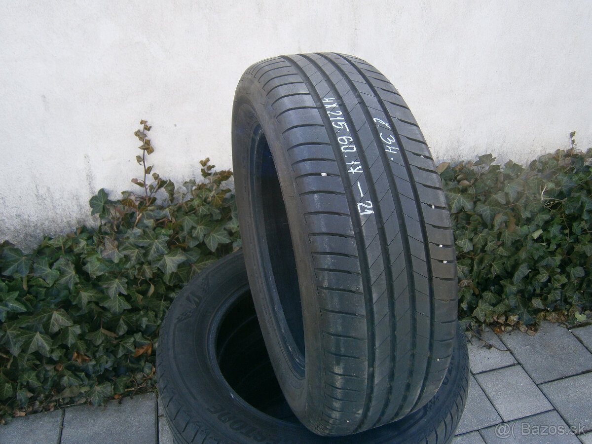 Predám 4x letné pneu Bridgestone 215/60 R17 96HXL