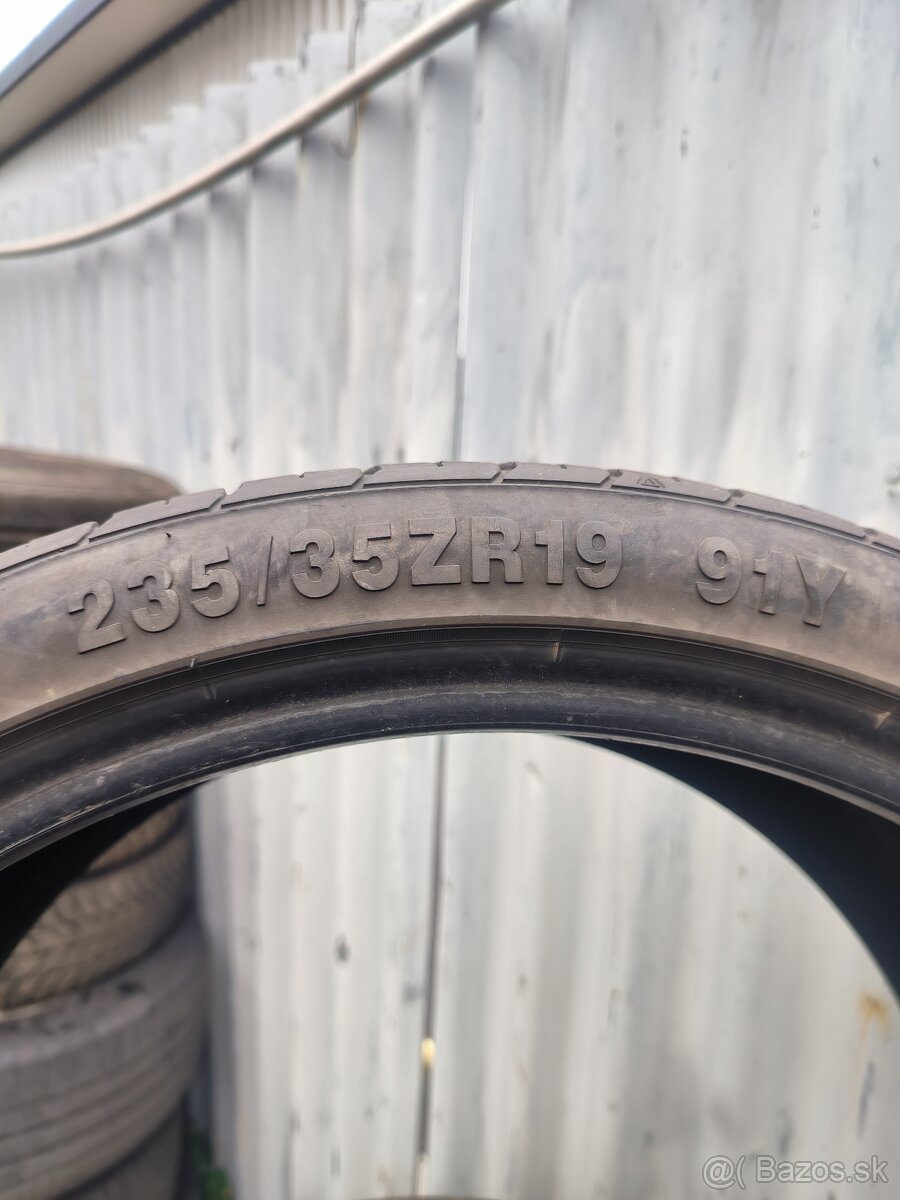 235/35r19