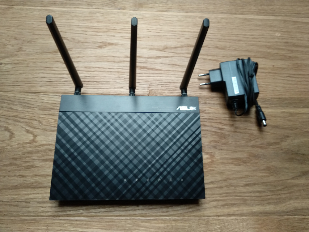 Predám WiFi router ASUS RT-N18U 2.4GHz 600Mbit HiP