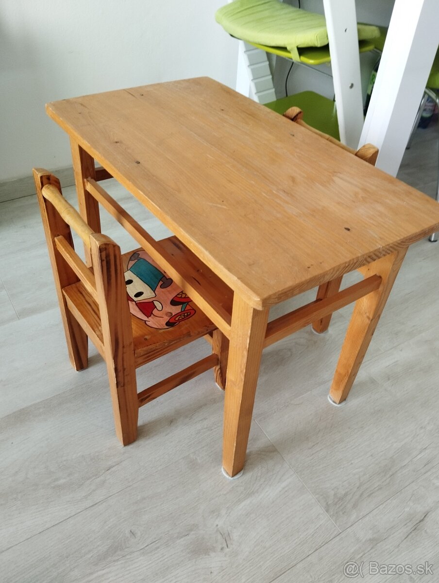 Detský drevený stolík s 2 stoličkami
