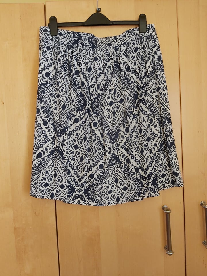 Dámska sukňa C&A modrobiela č. XL