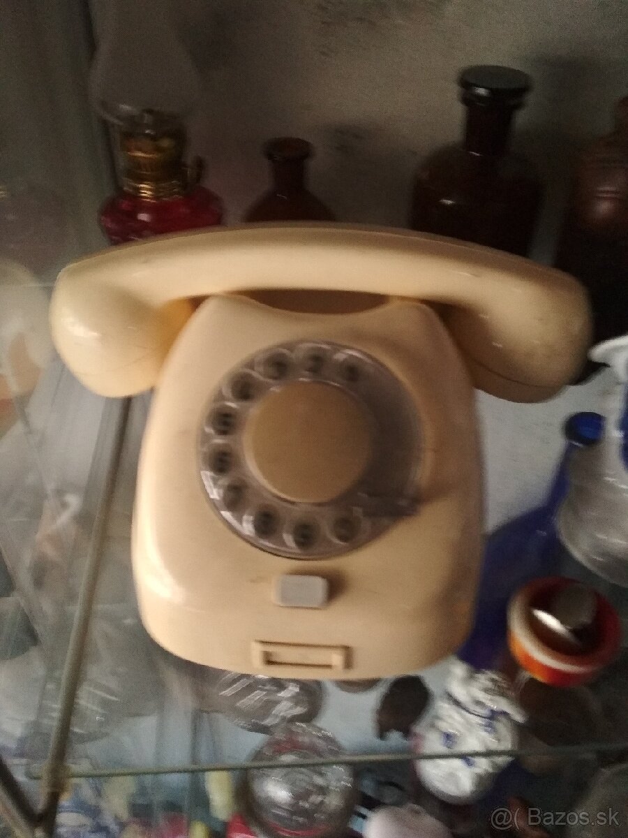 Retro telefón