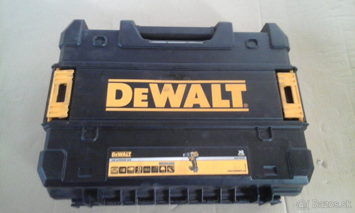 kufr Dewalt