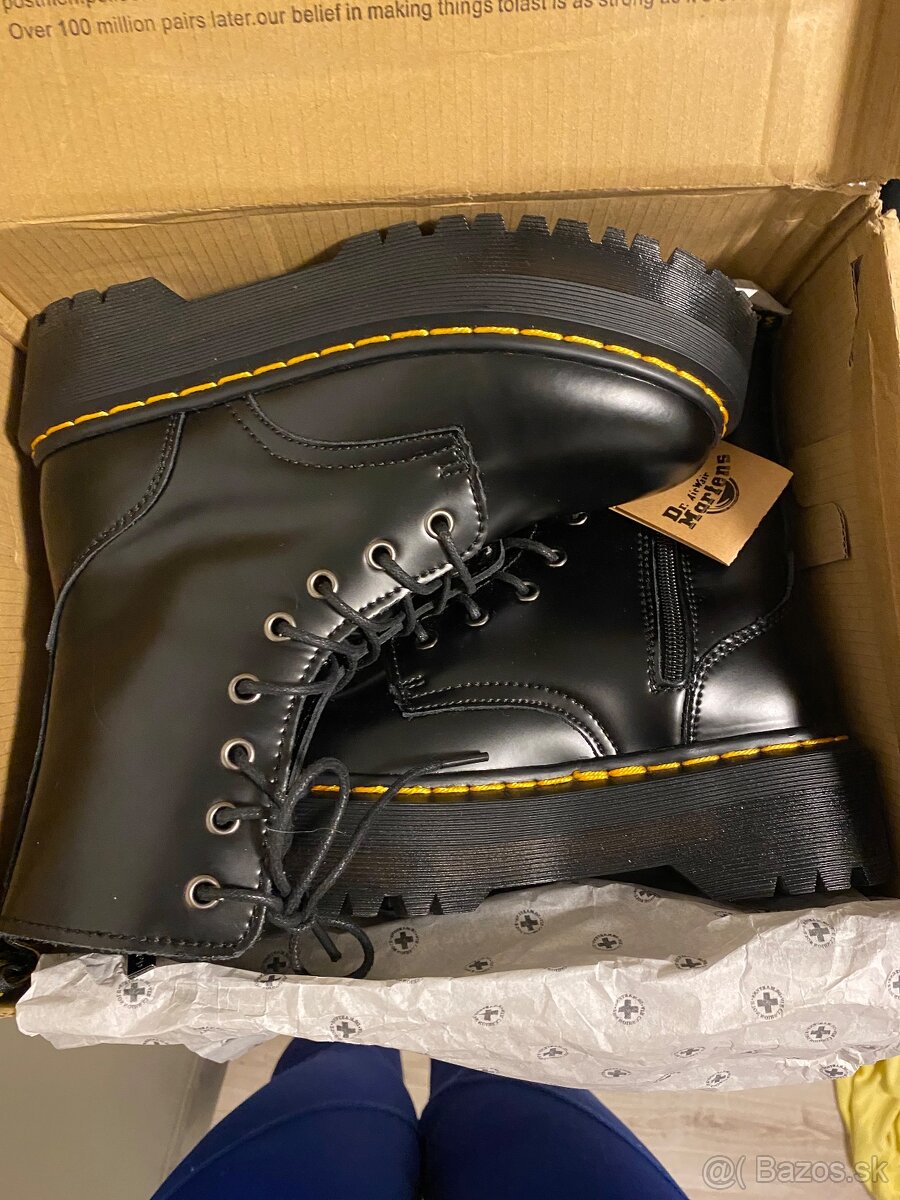 Dr. Martens Jadon