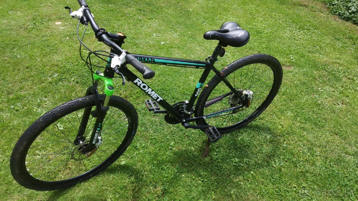 Trekingovi bicykel Romet Orkan 1M cierna