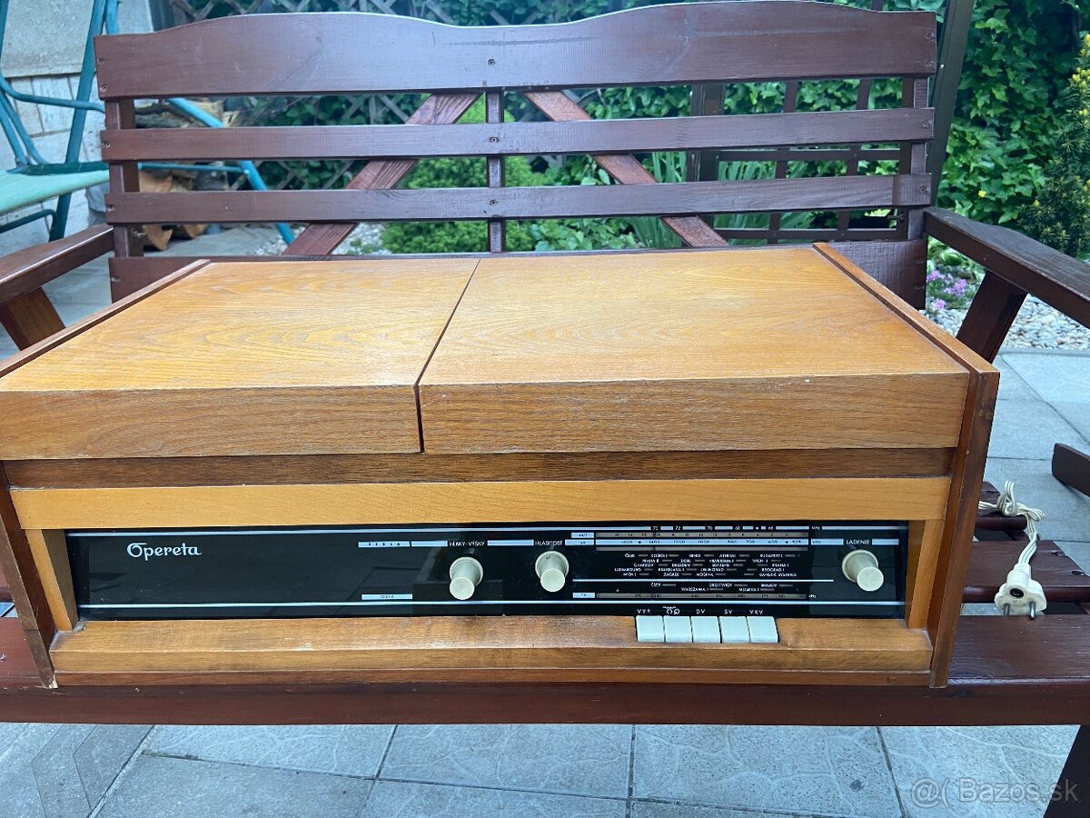 Rádio Opereta s gramofonom