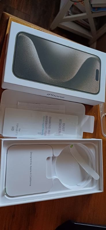 iPhone 15 pro 256gb natural titanium