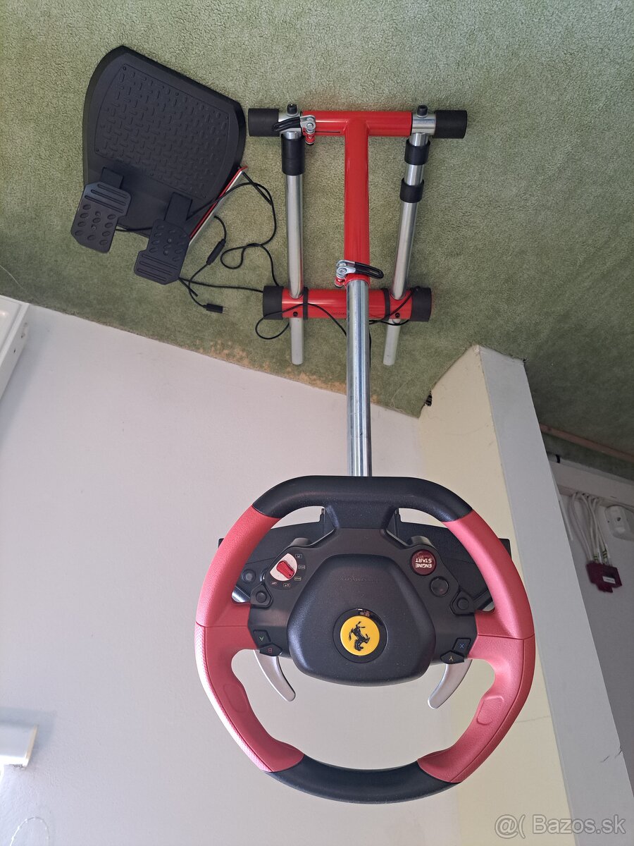 Ferrari volant, pedále a stojan k Xboxu