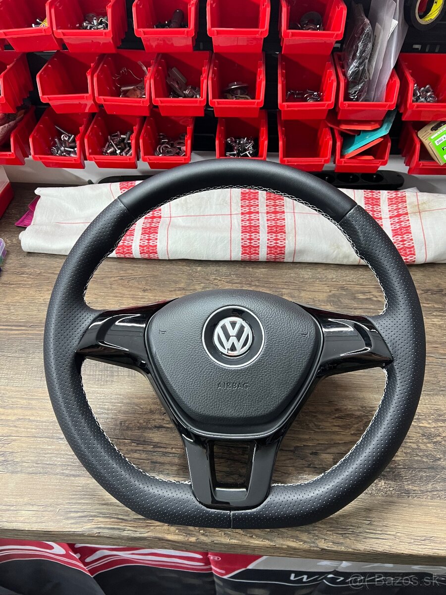 Volant VW r-line, perforovana koža