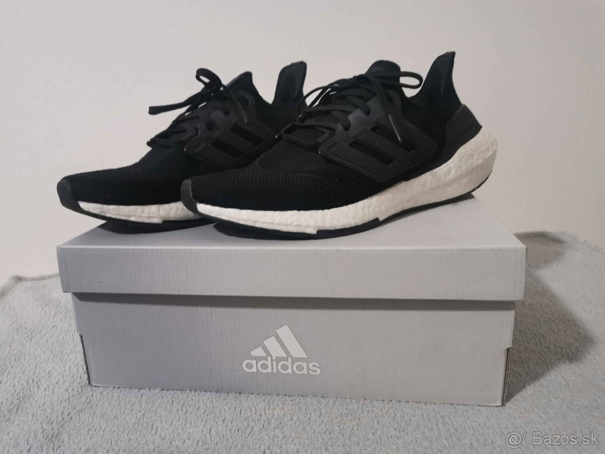 Pánske bežecké topánky adidas ULTRABOOST 22 čierne